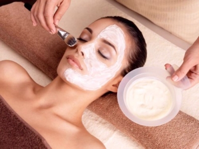Cosmetología, Maquillaje y Belleza Femenina + IA