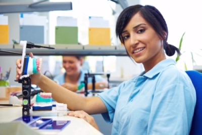 Auxiliar Mecánico Dental + IA